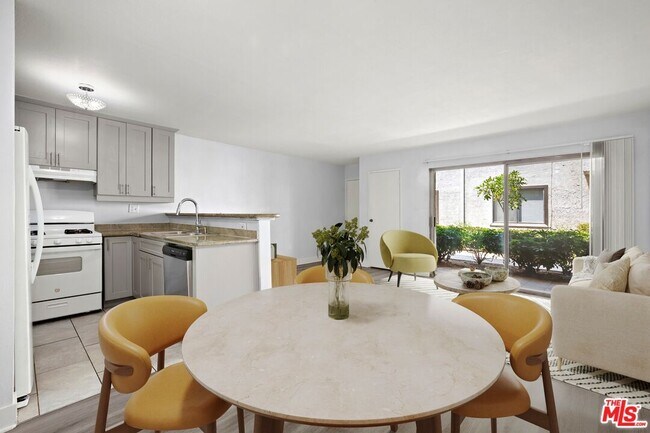 Building Photo - 18530 Hatteras St