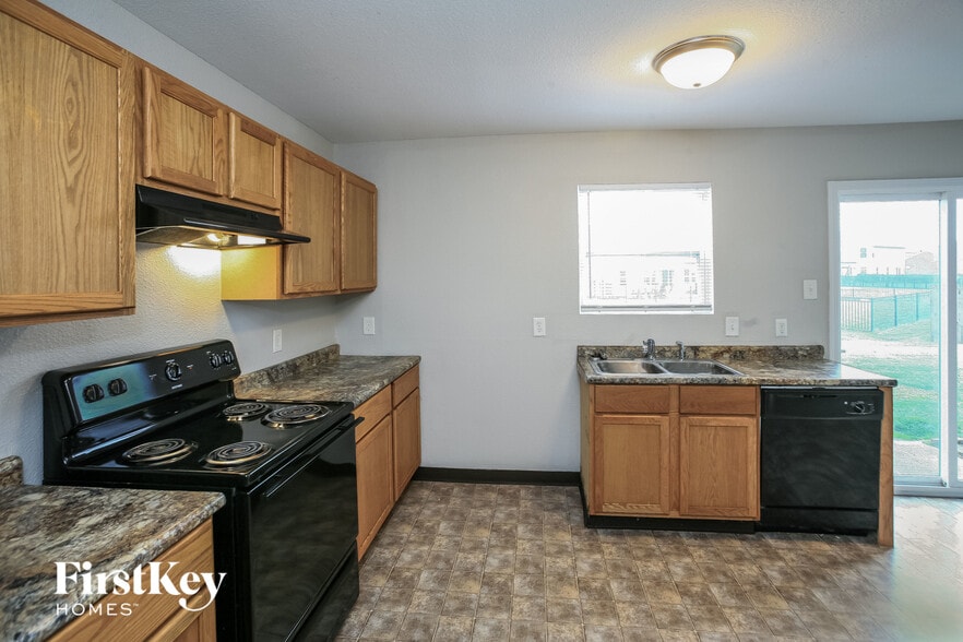 Building Photo - 1315 Shadetree Ln