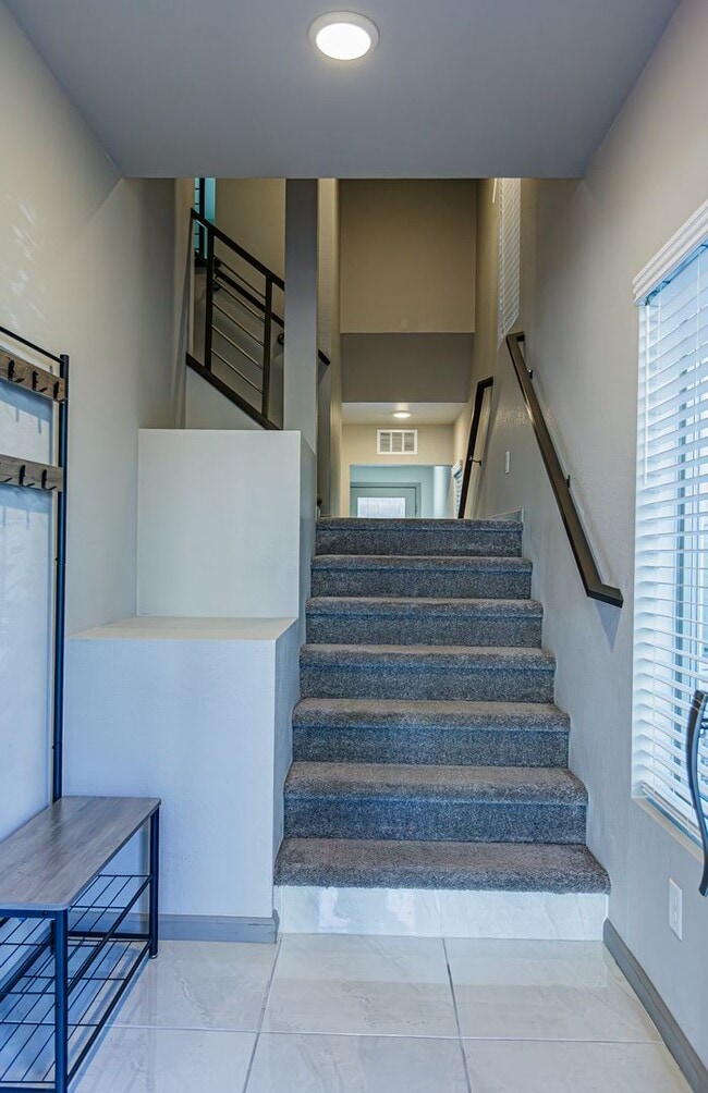 Building Photo - Rooftop Balcony