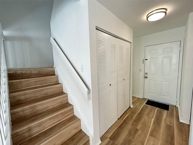 Building Photo - 6255 SW Kendale Lakes Cir