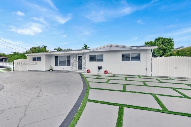 Building Photo - 5521 SW 104th Ave