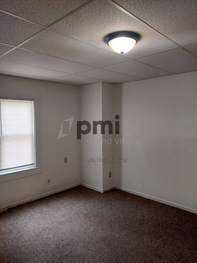 Building Photo - 419 E Peoria Ave