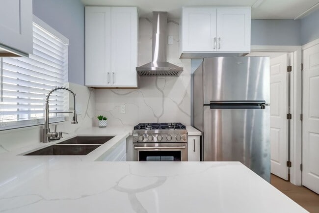 Building Photo - 6504 W 84th Pl