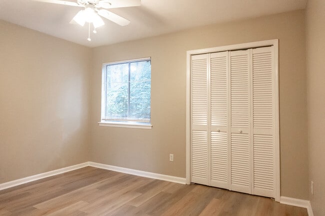 Building Photo - 733 Pointe Ct