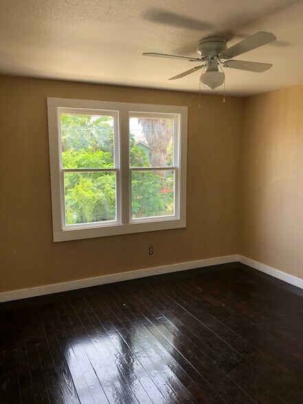 Living area without staged furniture - 2919 Avenue R