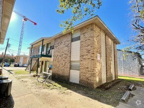 Building Photo - 403 Boyett St