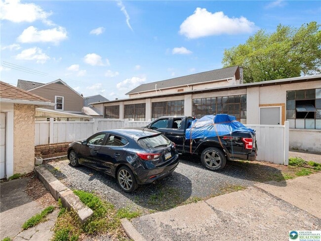 Building Photo - 115 2nd St