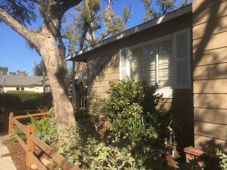 Side View - 14656 Morrison St