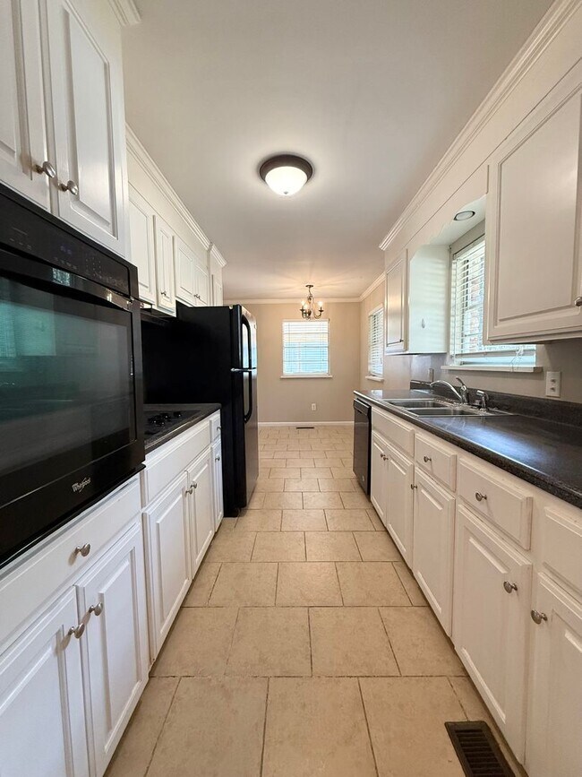 Building Photo - 6604 Granada Dr