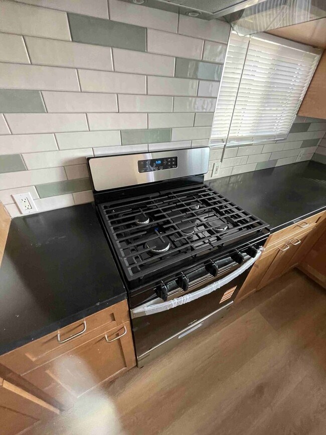 Building Photo - COMPLETELY REMODELED HOME IN QUIET AREA!