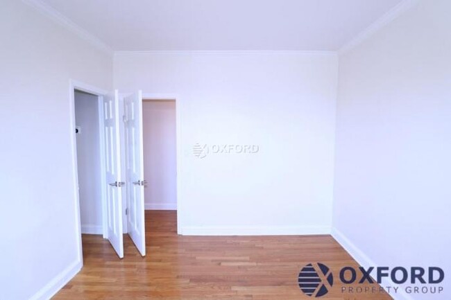 Building Photo - 2 bedroom in Queens NY 11354