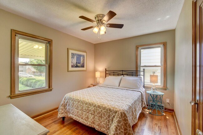 Building Photo - 2 Bedroom in Aksarben