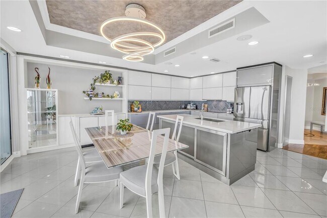 Building Photo - 400 Beach Dr NE