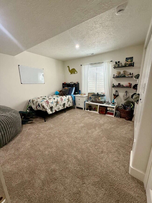 Building Photo - 623 S Jubilee Dr