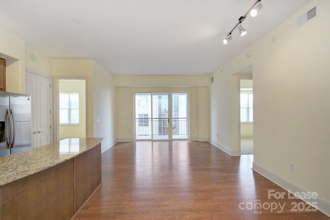 Building Photo - 4625 Piedmont Row Dr