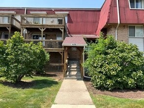 Building Photo - 1875 Tall Oaks Dr