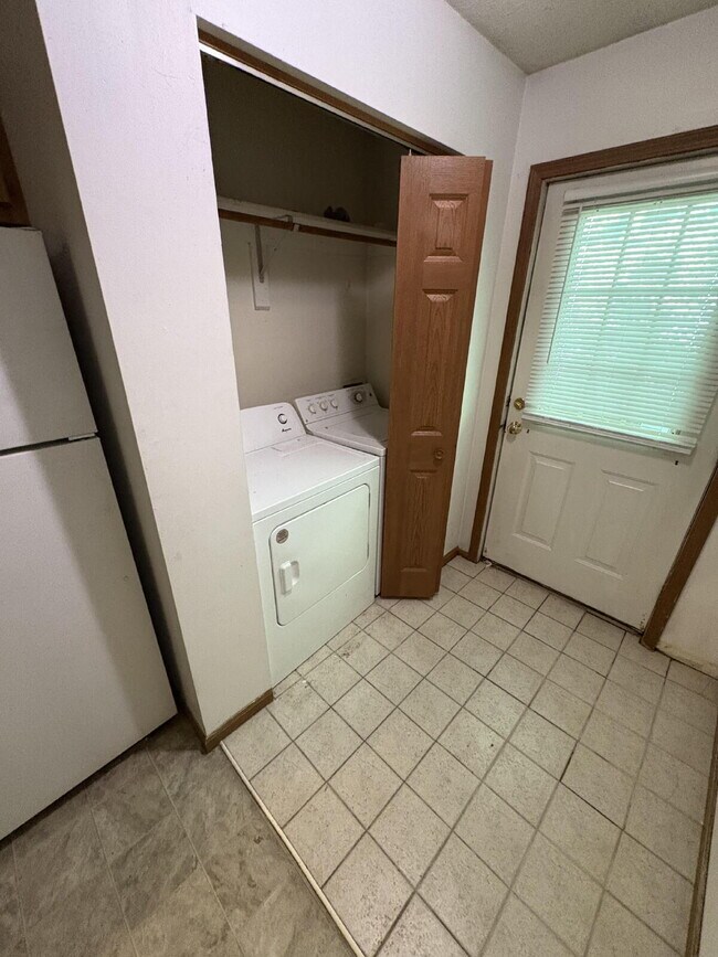 Building Photo - 2 Bed 2 Full Bath for Lease!