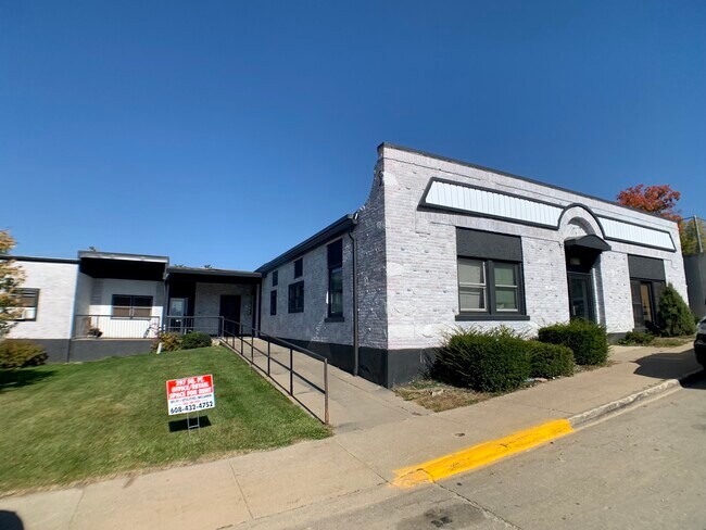 Primary Photo - 315 E Mineral St