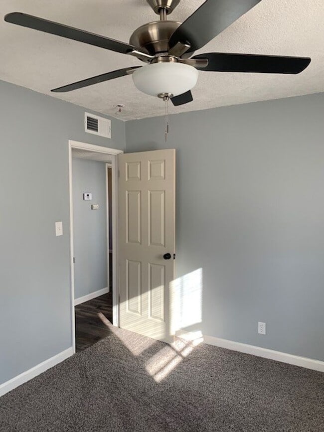 Building Photo - 1109 13th St