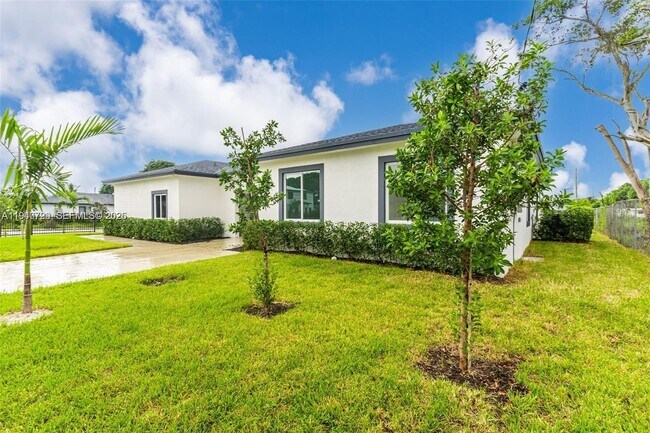 Building Photo - 11870 SW 220th St