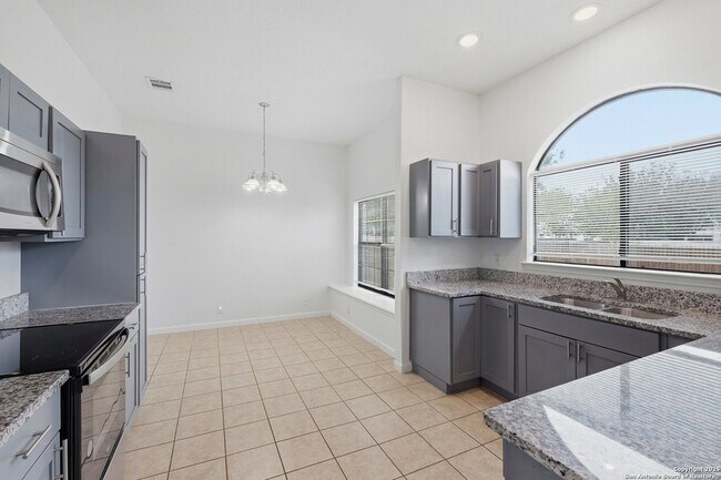 Building Photo - 10203 Raven Field Dr