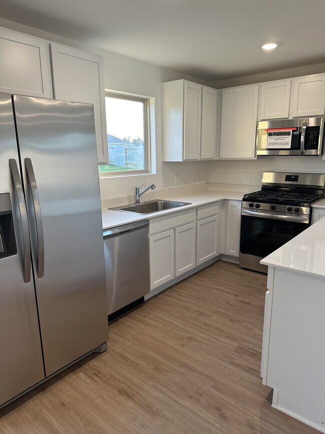 Building Photo - 406 Mdw Acrs Ln