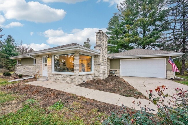 Building Photo - N45W24568 Lindsay Rd