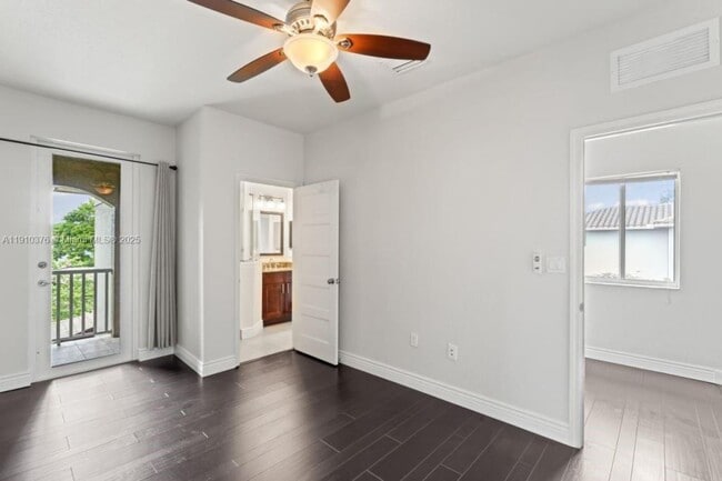 Building Photo - 1110 NE 1st Ave