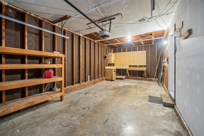 Building Photo - 1121 Dauphine Ln