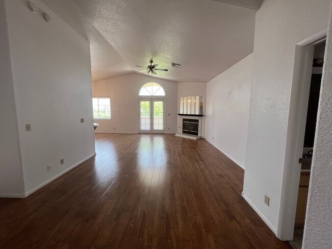 Building Photo - **2 WEEKS FREE OFF OF FIRST MONTH**