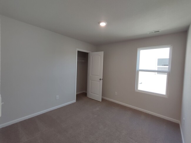 Building Photo - BRAND-NEW Townhome Located in Sanford- Min...