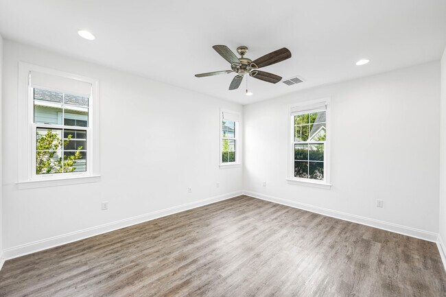 Building Photo - 106 Conifer Ct