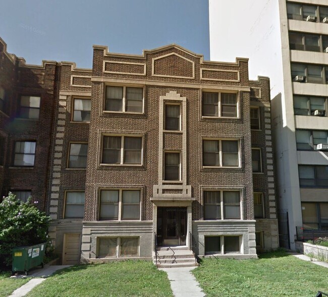 Primary Photo - New Renovation 2 BR/2 BA right by the lake!
