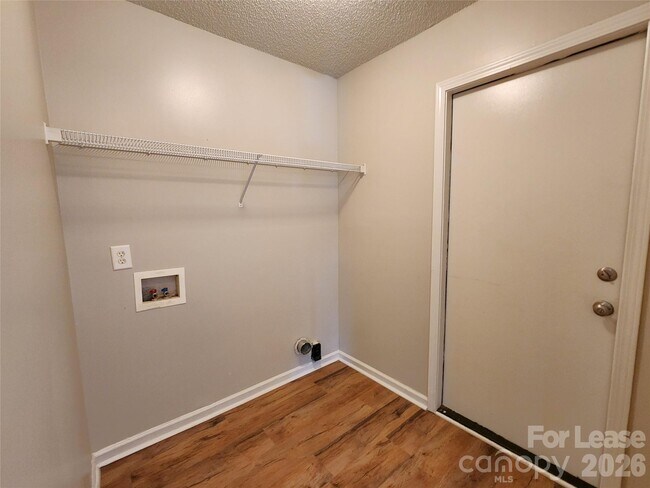Building Photo - 3046 Talledaga Ln SW