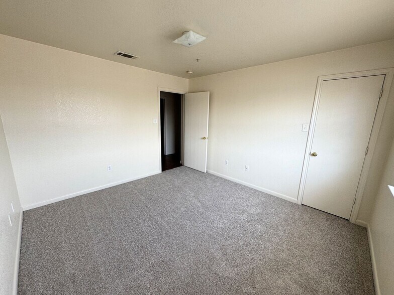Building Photo - 1100 Lansberry Ct