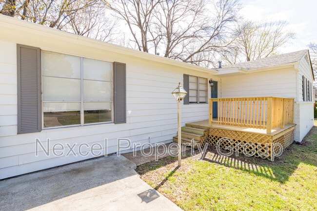 Building Photo - 5442 Loch Lomond Rd