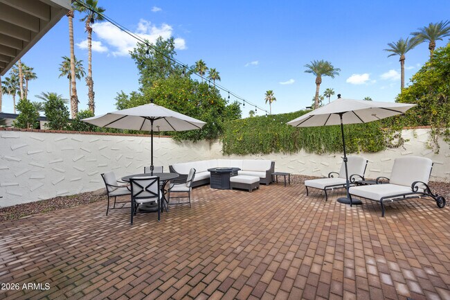 Building Photo - 7118 E Buena Terra Way