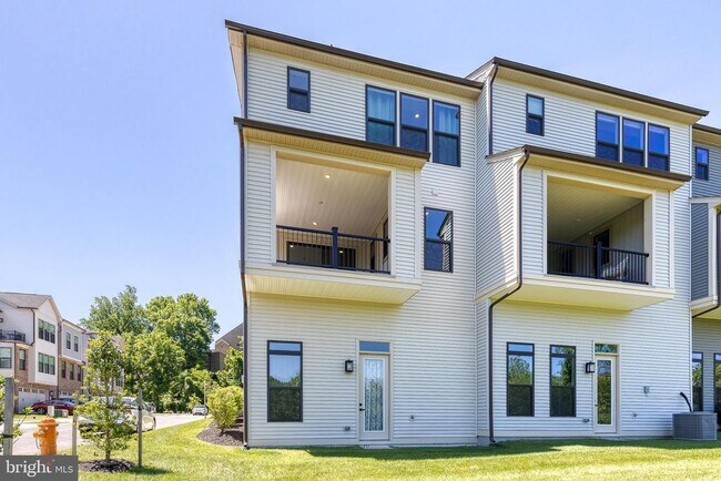 Building Photo - 200 Hickory Holw Ct