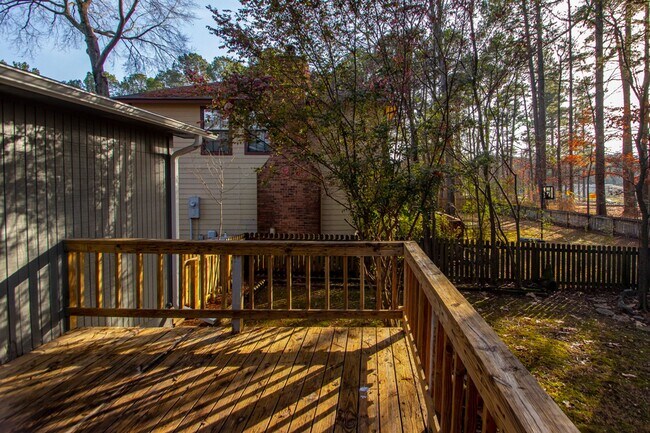Building Photo - 20 Laver Cir