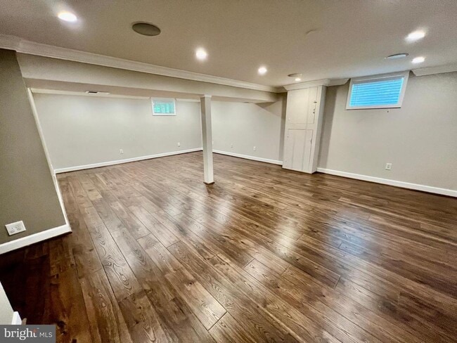Building Photo - 218 Oak Ave