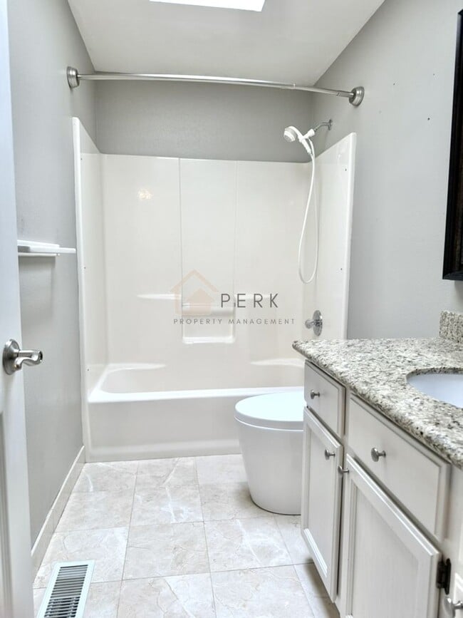 Building Photo - Beautifully Updated 3-Bedroom Home with A/C, Fenced Yard & Modern Finishes