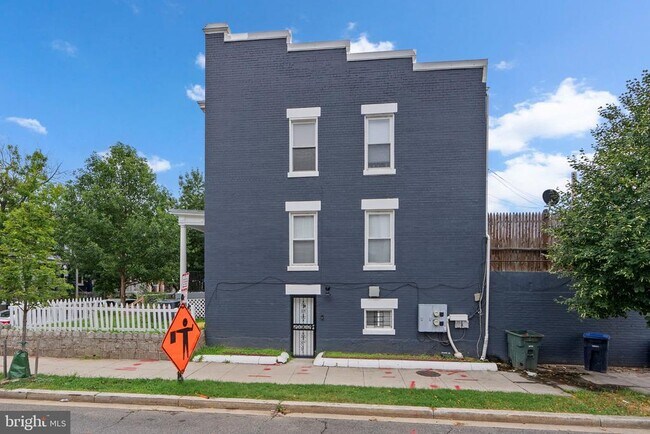 Primary Photo - 141 Uhland Terrace NE
