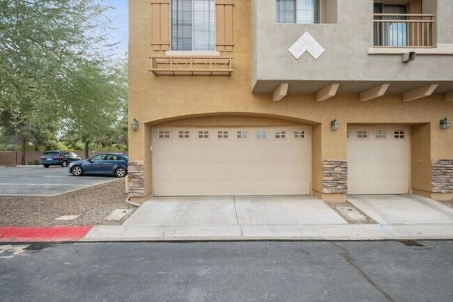 Building Photo - Charming 3-bed, 2-bath townhome in gated community!
