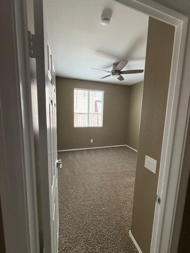 Building Photo - Beautiful Renovated Home Ready for move in!