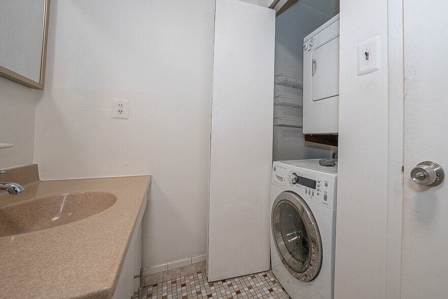 Building Photo - 765 N Ringgold St