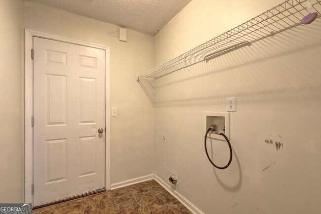 Building Photo - 1553 Ravens Run