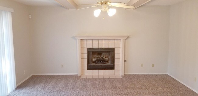 Building Photo - 6928 Crown Ridge Dr