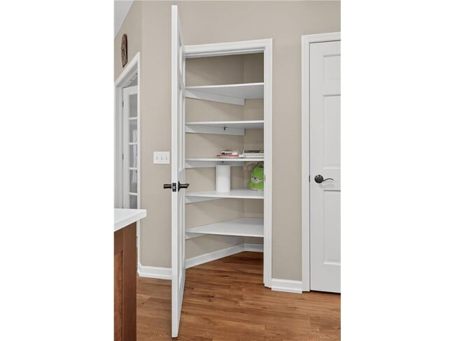 Building Photo - 5250 Grandview Square