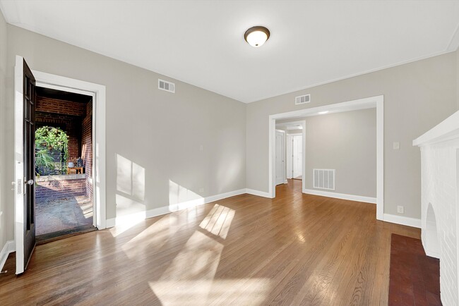 Building Photo - 2516-2526 N Kedzie Blvd