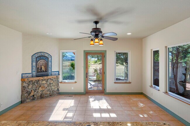 Family/Dining - 2100 Brittany Meadows Dr